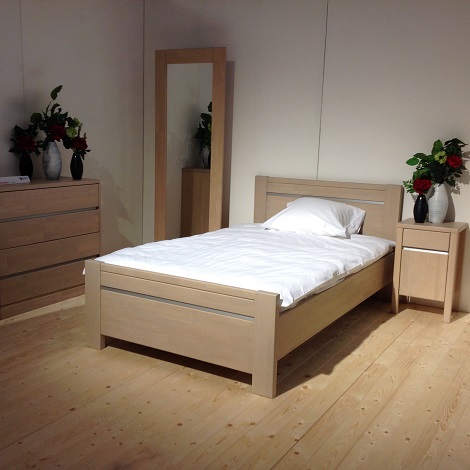van Houdt,ledikant Novaro, 120 cm. breed, spiegel,ladekast, Novaro,blank gelakt,comforthoogte,zorgbed